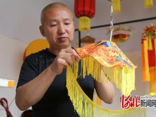 河北省迁安市：非遗“触网” 铁艺灯笼点亮新生活