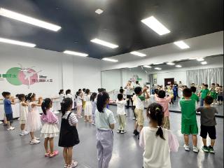 济宁市任城区李营街道汇翠园社区开展“武动童心强体魄”课堂
