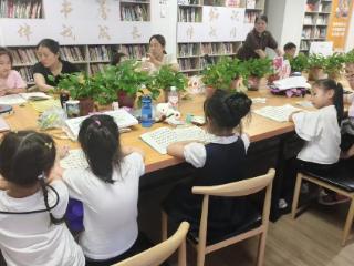 青年汇社区公益课带领孩童开启趣味科学探索之旅
