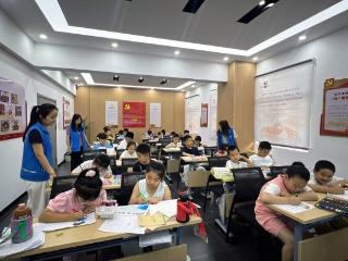 济宁市任城区南张街道悦诚社区开展“平安度夏·彩笔护童年”儿童防溺水涂画志愿服务活动