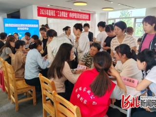 唐山市路南区“培训+就业”直通车开到职工心坎上