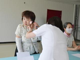 北戴河区开展“搭起‘便民桥’ 服务‘零距离’”便民市集活动
