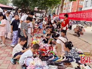 石家庄市桥西区东安小区首届公益跳蚤市场热闹开市