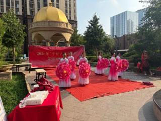 济宁市任城区阜桥街道菜市社区举办“文化润心促和谐，消夏演出暖邻里”消夏文艺活动