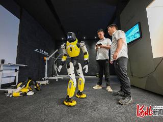 京津研发河北转化进行时（十四）｜一台人形机器人，打通科创转化链
