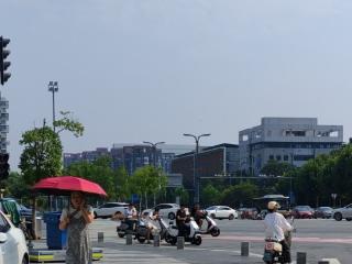 安徽发布高温预警 气象专家提醒：还要当心“隐性高温”