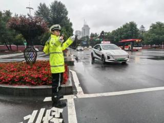 防汛进行时｜全省多地交警全线筑牢汛期道路交通安全防线