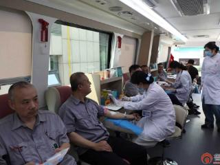 山东中烟滕州卷烟厂职工踊跃参加枣庄市无偿献血公益活动