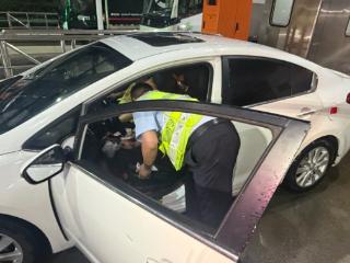 司机伤口出血，高速收费站员工深夜急速救援