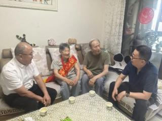 山东省地矿局二四八大队开展“七一”走访慰问老党员暨“光荣在党50年”纪念章颁发活动