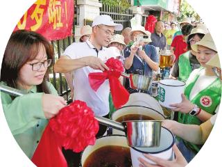 一杯凉茶里的城市温情 杭州多地爱心茶摊接力续写夏日约定