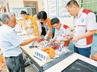 厦门技师学院师生组队下乡 送技能也育技能
