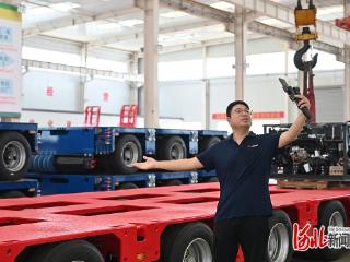 “变形金刚”出海 曲阳特种运输车热销