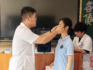 【人文医院建设】护航青春，筑牢健康防线——石岛人民医院为荣成二中高一学子开展入校健康体检