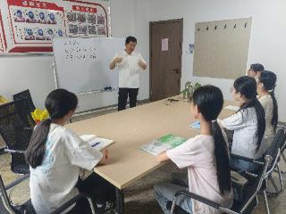 “首善”之区 文明润心|科普润童心 科创启未来——泰山区学苑社区开展暑期公益化学科普补习活动