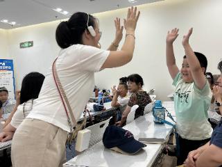 澜溪社区举办英语绘本故事沙龙
