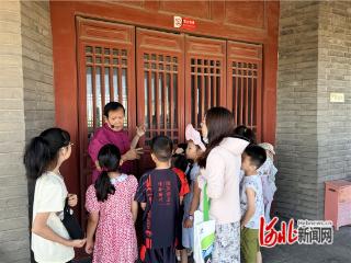 张家口市宣化区皇城街道庙底街社区爱心托管公益课堂走进宣化钟鼓楼