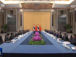 习近平会见泰国总理阿努廷
