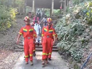 三天里两个年轻人冒高温爬山 突然呼吸急促倒地 幸亏救援及时