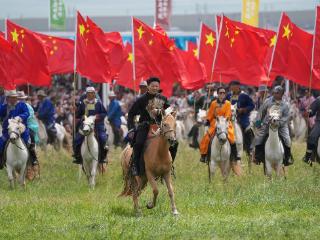 从皮雕到呼麦从搏克到奶食：一场那达慕亮出内蒙古非遗“厚家底”